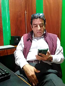 FernandoReuterG online show from 12/04/25, 01:48