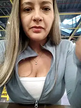 Snapshot of alana_69 chatting on 06/25/26, 10:58 alana 69 online show from 06/25/26, 10:58