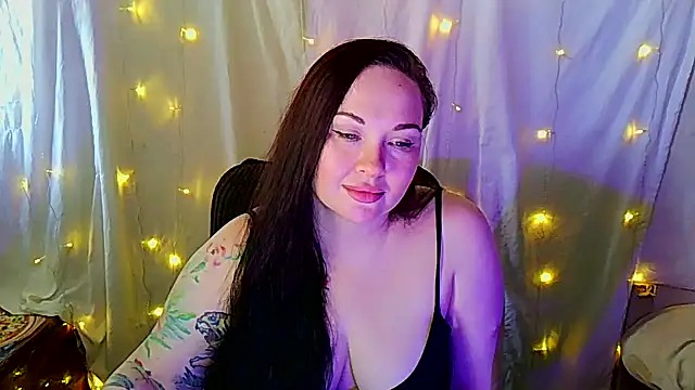 Snapshot of Victoria_Marks chatting on 10/07/25, 12:35 Victoria Marks online show from 10/07/25, 12:35