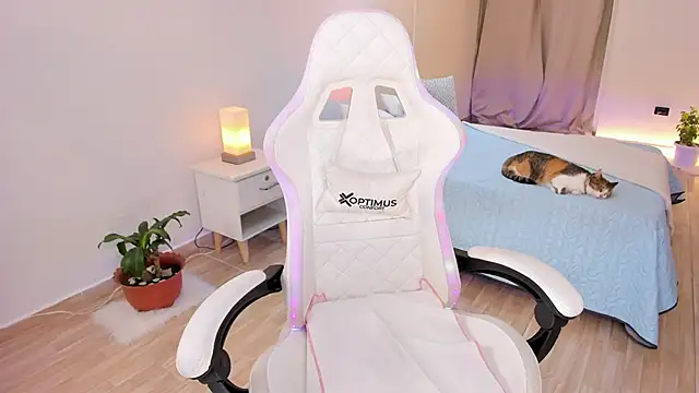 Snapshot of carleee_winter chatting on 11/23/25, 12:43 carleee winter online show from 11/23/25, 12:43