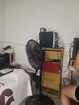 Snapshot of ZaraHoney chatting on 01/23/25, 01:51 ZaraHoney online show from 01/23/25, 01:51