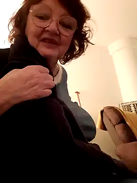 Snapshot of sheerazade chatting on 12/04/24, 10:51 sheerazade online show from 12/04/24, 10:51