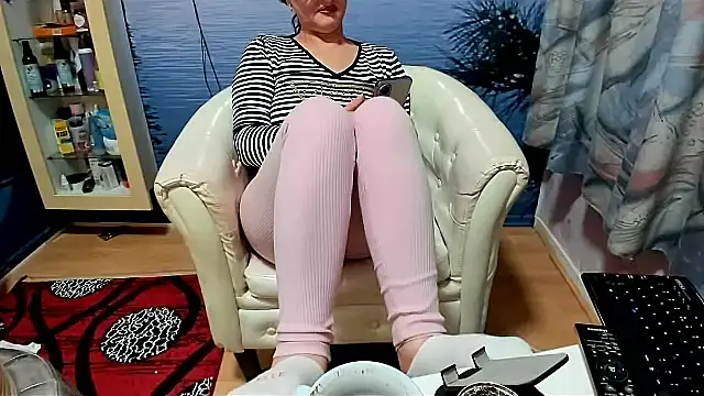 Snapshot of Mature4you44 chatting on 01/26/25, 10:45 Mature4you44 online show from 01/26/25, 10:45