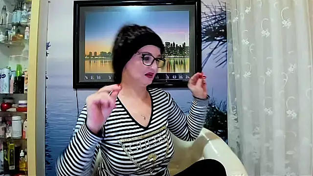 Snapshot of Mature4you44 chatting on 02/15/25, 08:33 Mature4you44 online show from 02/15/25, 08:33