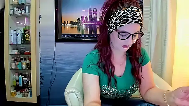 Snapshot of Mature4you44 chatting on 03/21/25, 08:17 Mature4you44 online show from 03/21/25, 08:17