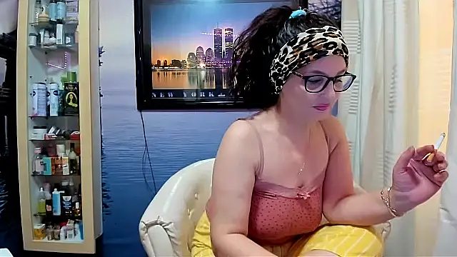 Snapshot of Mature4you44 chatting on 03/22/25, 08:18 Mature4you44 online show from 03/22/25, 08:18