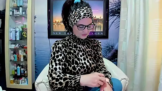 Snapshot of Mature4you44 chatting on 03/23/25, 08:59 Mature4you44 online show from 03/23/25, 08:59