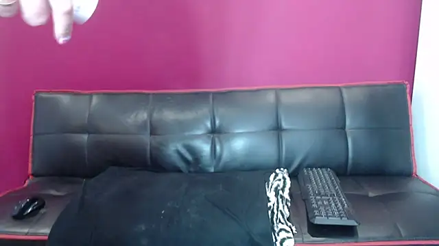 Snapshot of Young_Strawberryy chatting on 02/20/25, 01:40 Young Strawberryy online show from 02/20/25, 01:40