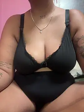 Snapshot of Madsion23 chatting on 12/16/25, 08:14 Madsion23 online show from 12/16/25, 08:14