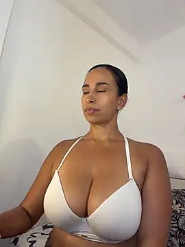 Snapshot of ThaliaGomex chatting on 06/22/26, 10:29 ThaliaGomex online show from 06/22/26, 10:29