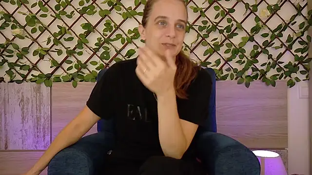 LadyChantale online show from 10/26/25, 07:47