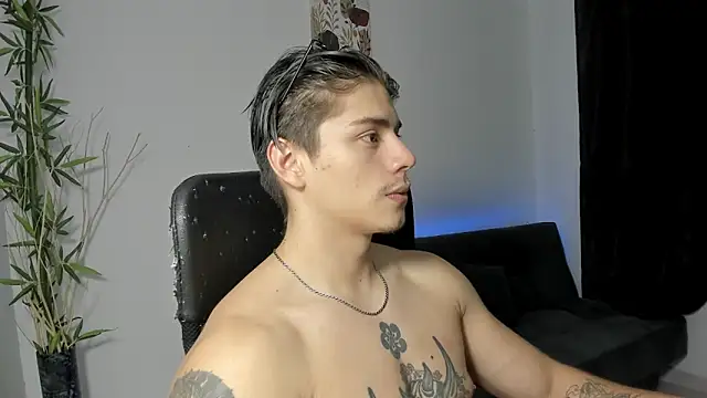 Snapshot of Giordano_Russo chatting on 12/21/24, 06:09 Giordano Russo online show from 12/21/24, 06:09
