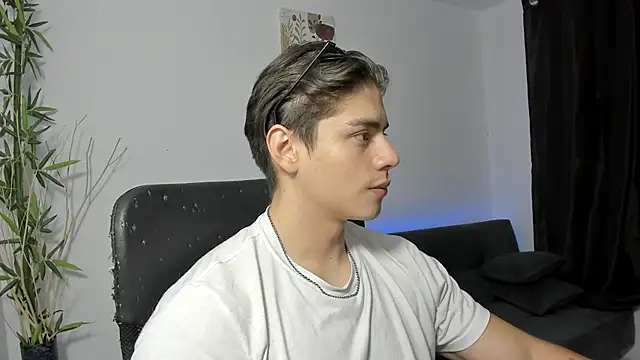 Snapshot of Giordano_Russo chatting on 12/24/24, 08:49 Giordano Russo online show from 12/24/24, 08:49