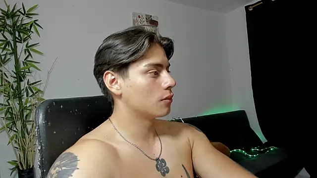 Snapshot of Giordano_Russo chatting on 02/06/25, 02:44 Giordano Russo online show from 02/06/25, 02:44