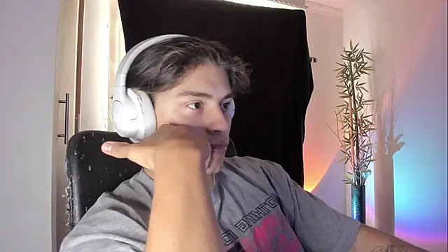 Giordano Russo online show from 04/30/26, 04:24