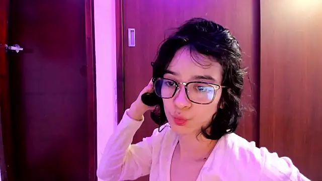 Snapshot of _Lunnaa_ chatting on 01/01/25, 06:05 Lunnaa online show from 01/01/25, 06:05