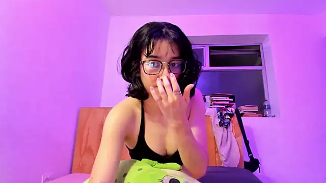 Snapshot of _Lunnaa_ chatting on 01/13/25, 03:01 Lunnaa online show from 01/13/25, 03:01