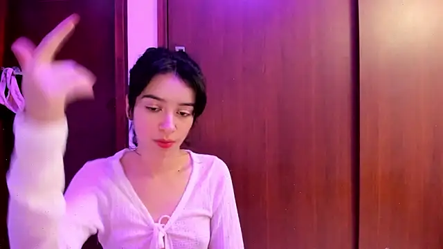 Snapshot of _Lunnaa_ chatting on 02/03/25, 01:19 Lunnaa online show from 02/03/25, 01:19