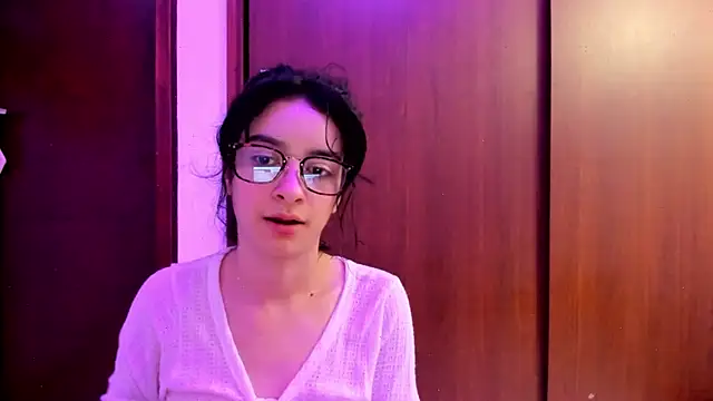 Snapshot of _Lunnaa_ chatting on 02/03/25, 04:25 Lunnaa online show from 02/03/25, 04:25
