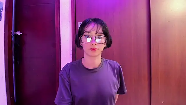 Snapshot of _Lunnaa_ chatting on 02/23/25, 01:57 Lunnaa online show from 02/23/25, 01:57