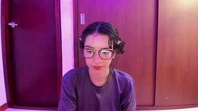 Snapshot of _Lunnaa_ chatting on 02/24/25, 01:46 Lunnaa online show from 02/24/25, 01:46