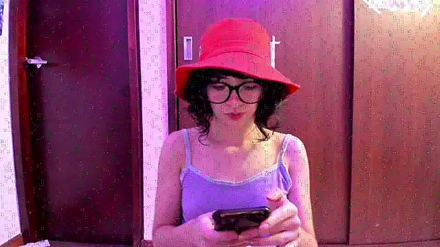 Snapshot of _Lunnaa_ chatting on 10/11/25, 11:58 Lunnaa online show from 10/11/25, 11:58