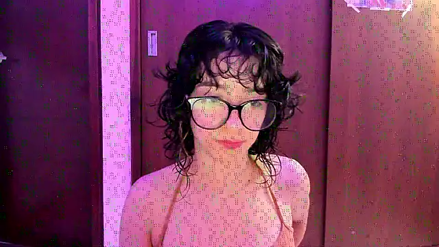  Lunnaa  online show from 11/20/25, 02:34