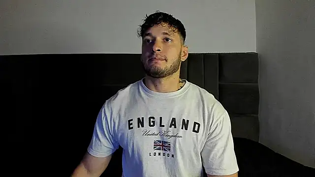 Snapshot of alejandro__2 chatting on 11/12/25, 08:08 alejandro 2 online show from 11/12/25, 08:08