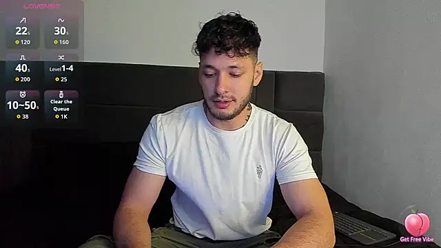 Snapshot of alejandro__2 chatting on 11/14/25, 03:55 alejandro 2 online show from 11/14/25, 03:55