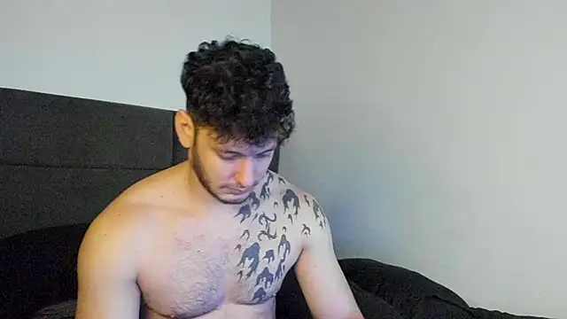 Snapshot of alejandro__2 chatting on 11/28/25, 08:00 alejandro 2 online show from 11/28/25, 08:00