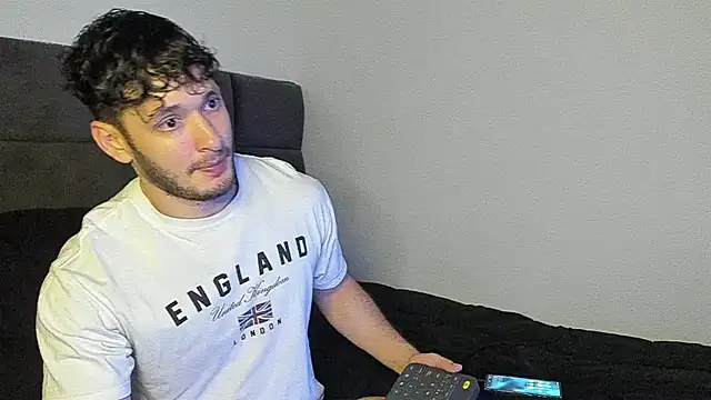 Snapshot of alejandro__2 chatting on 12/03/25, 08:29 alejandro 2 online show from 12/03/25, 08:29