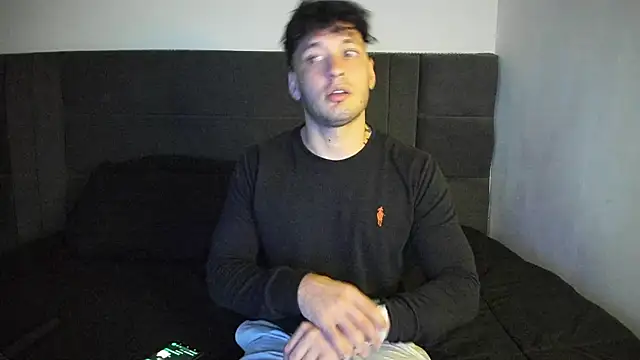 Snapshot of alejandro__2 chatting on 01/13/26, 01:33 alejandro 2 online show from 01/13/26, 01:33