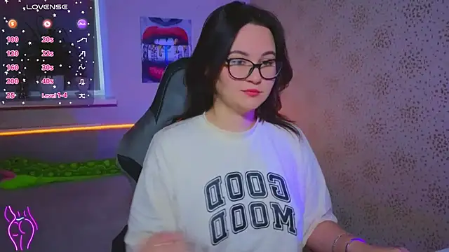 EsterLogan online show from 11/02/25, 11:12