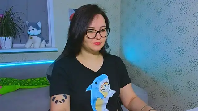 EsterLogan online show from 12/05/25, 10:24