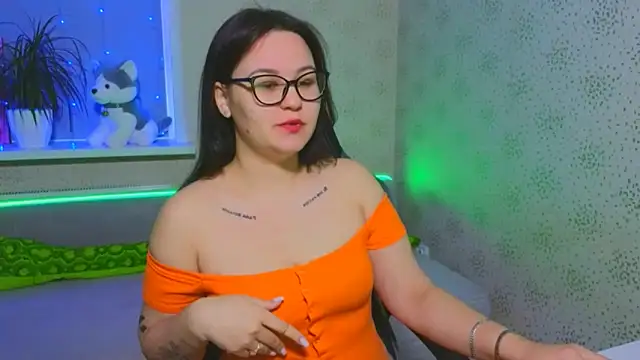 EsterLogan online show from 12/16/25, 10:09