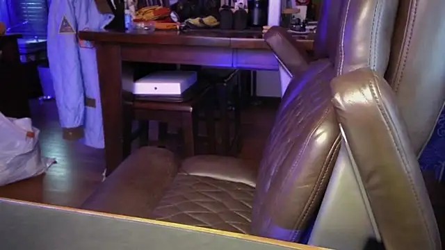 Briefs bud online show from 11/12/25, 12:33