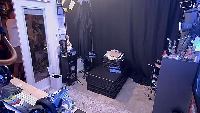 Briefs bud online show from 12/19/25, 03:57