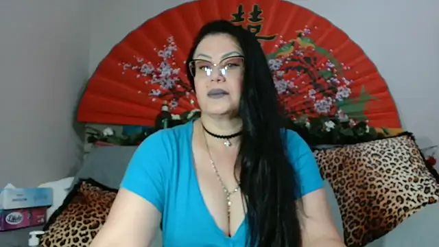 Snapshot of x__KHALEESI__x chatting on 06/06/26, 06:56 x KHALEESI x online show from 06/06/26, 06:56