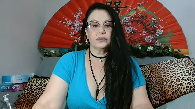 Snapshot of x__KHALEESI__x chatting on 06/07/26, 06:44 x KHALEESI x online show from 06/07/26, 06:44
