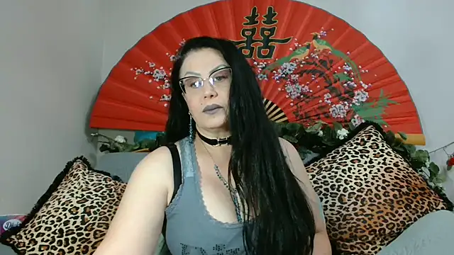 Snapshot of x__KHALEESI__x chatting on 06/08/26, 08:20 x KHALEESI x online show from 06/08/26, 08:20
