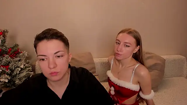 Snapshot of secret_dreams__ chatting on 01/01/25, 02:20 secret dreams online show from 01/01/25, 02:20