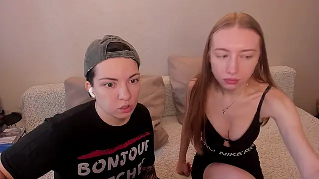 Snapshot of secret_dreams__ chatting on 02/17/25, 09:46 secret dreams online show from 02/17/25, 09:46