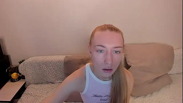 Snapshot of secret_dreams__ chatting on 11/18/25, 08:52 secret dreams online show from 11/18/25, 08:52