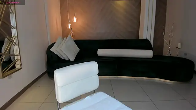 NiaHolland online show from 10/10/25, 06:40