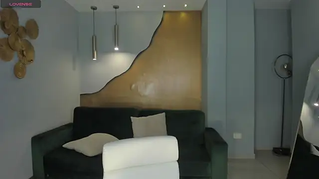 NiaHolland online show from 10/11/25, 05:55