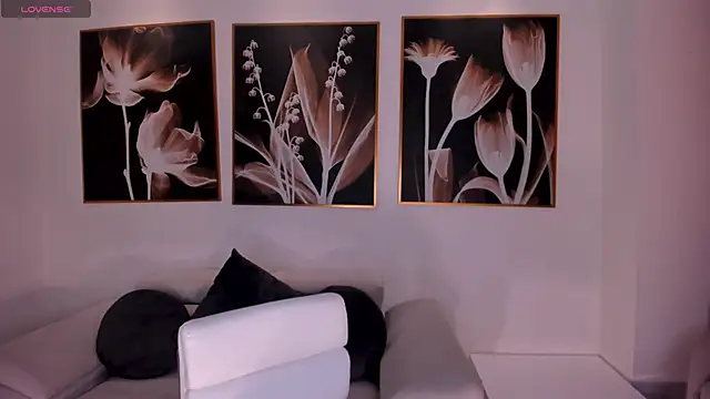 NiaHolland online show from 02/25/26, 06:06