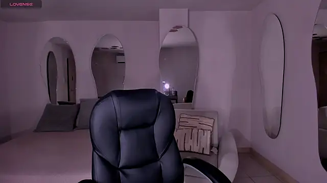 MollyJones  online show from 05/27/26, 07:44