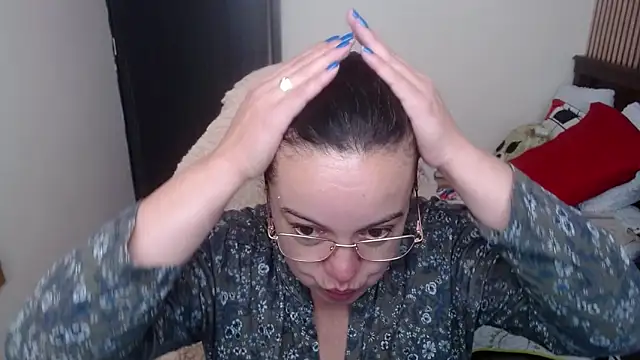 Sonialorens  online show from 01/12/26, 02:33