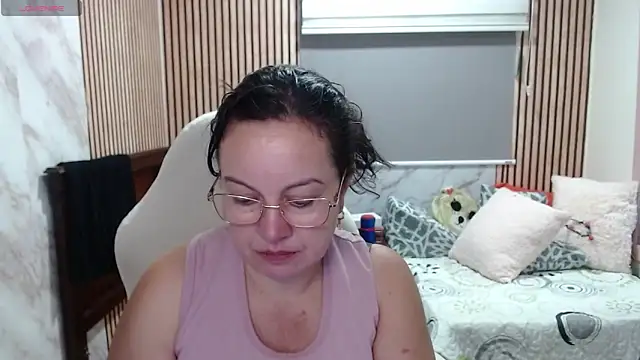 Snapshot of Sonialorens_ chatting on 05/20/26, 04:13 Sonialorens online show from 05/20/26, 04:13