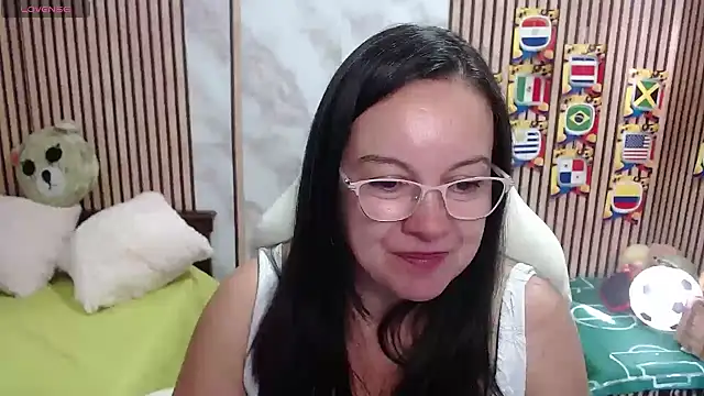 Sonialorens  online show from 07/10/26, 09:17
